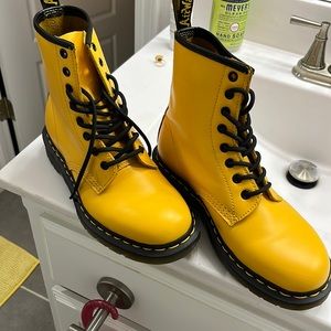 Doc Martin 1450 yellow size 38 women